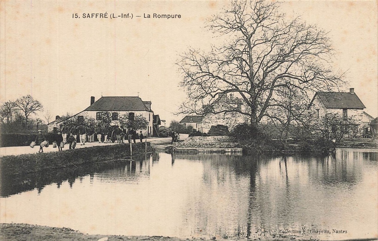 A Saffré, la rompure correspond à la retenue d'eau d'alimentation du canal