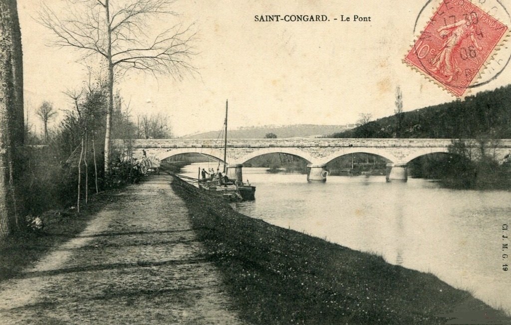 Saint-Gongard, un chaland arrimé à la berge