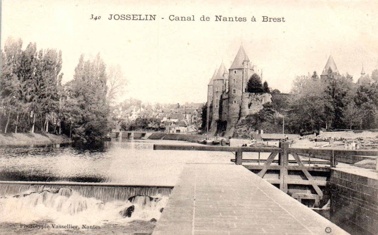 Josselin, l'écluse du port
